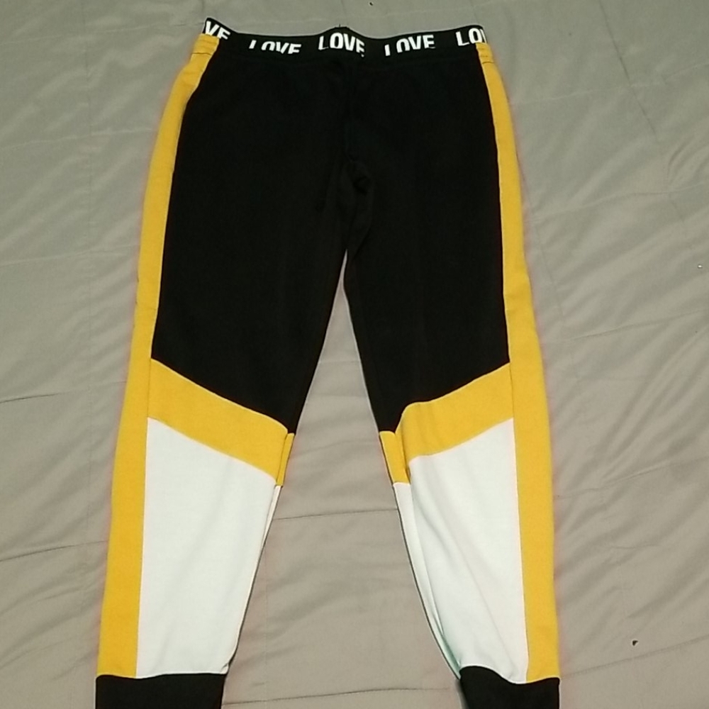 Girls medium size 7-9 joggers